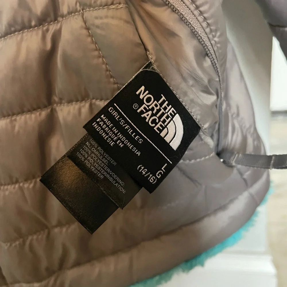 North face reversible puffer fleece jacket Girls size L (14/16)